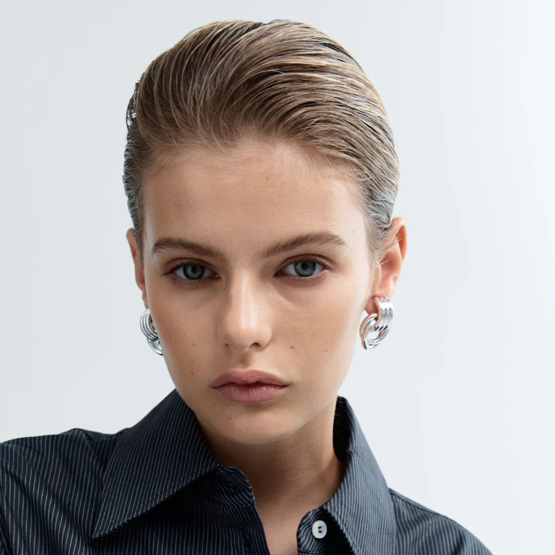 MINI KNOT EARRINGS - Image 14